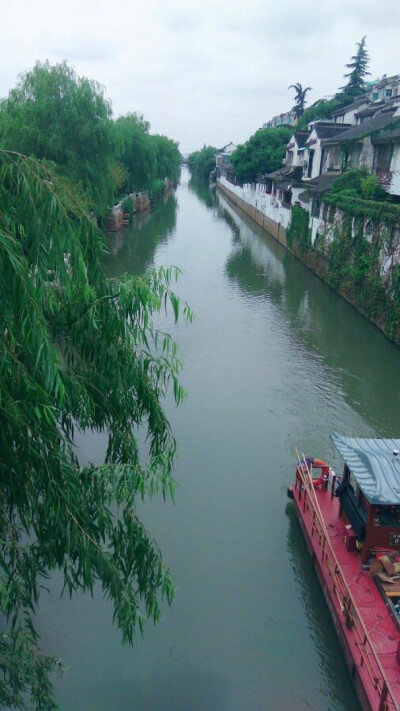 「人生赏心十六事」清溪浅水行舟；微雨竹窗夜话；暑至临溪濯足；雨后登楼看山；柳荫堤畔闲行；花坞樽前微笑；隔江山寺闻钟；月下东邻吹箫；晨兴半柱茗香；午倦一方藤枕；开瓮勿逢陶谢；接客不着衣冠；乞得名花盛开；…