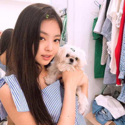 金智妮 JENNIE