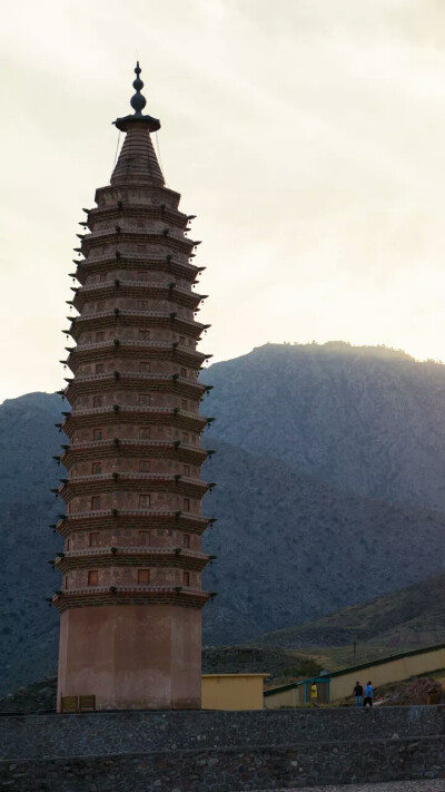 拜寺口双塔银川