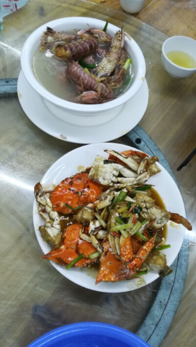 买了食材去店铺加工，两百块四个人管饱