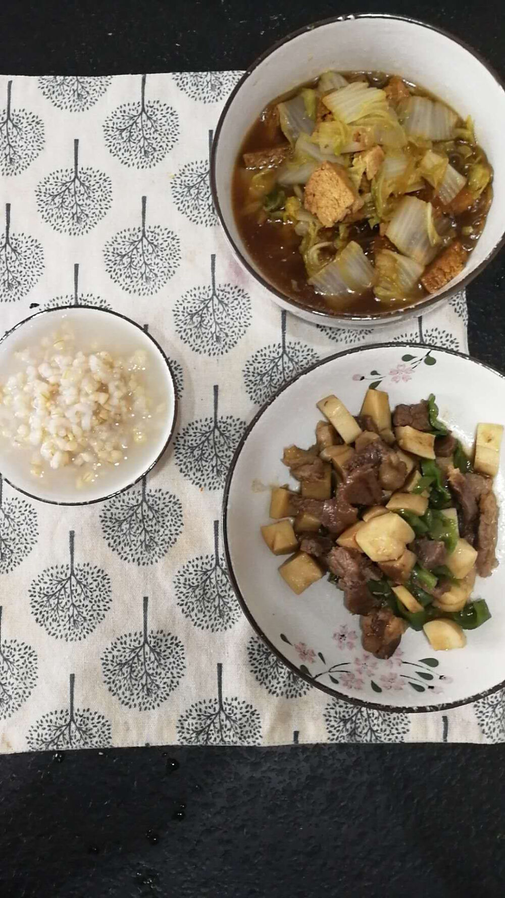 糙米燕麦粥 白菜炖冻豆腐 杏鲍菇煎牛排