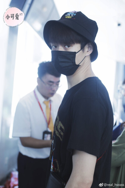 魏大勋 20180909 北京✈️贵阳 cr.logo