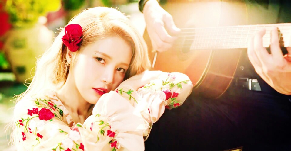 “我是你的卫星，在你周围打转.”
自截自调