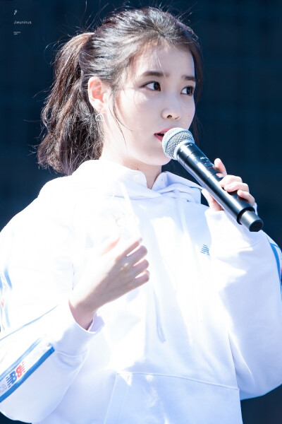 IU 李知恩