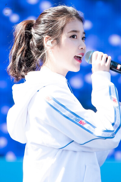 IU 李知恩