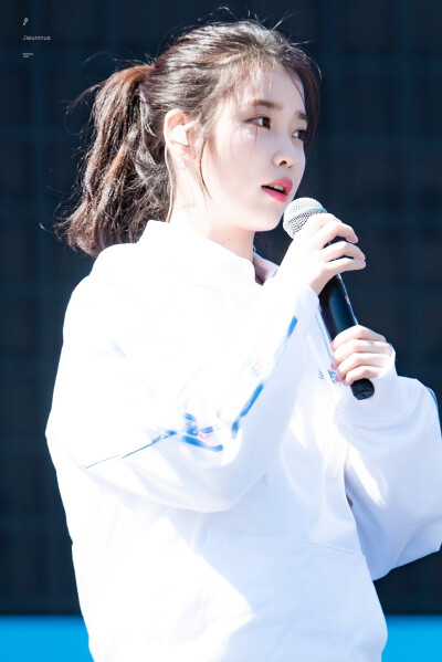 IU 李知恩