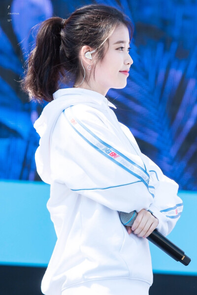 IU 李知恩