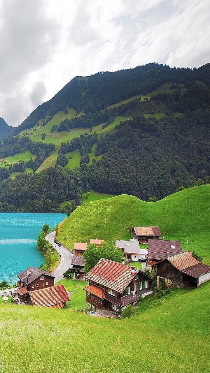 瑞士湖畔小镇龙疆镇