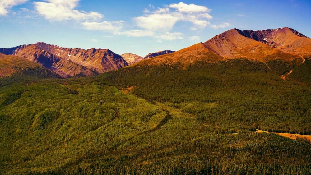 新疆阿尔泰山