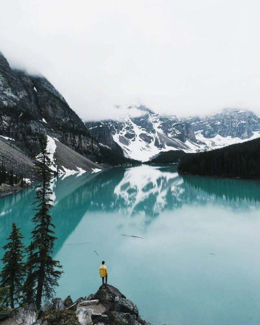 加拿大班夫国家公园的梦莲湖Moraine Lake，被世界公认为是最有拍照身价的湖泊。 ​​​​