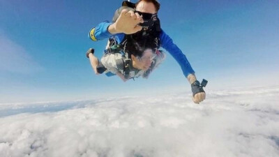 澳大利亚凯恩斯15000英尺的skydive，简直不能再刺激一点了吧！超想来一次啊！！！via.JYJY的环球旅行 ​​​​