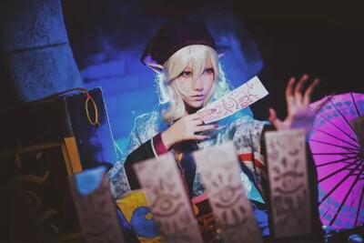 
怪化猫 cosplay 这是一个并不愉快的故事
角色：卖药郎 COSER:三重子-kiki