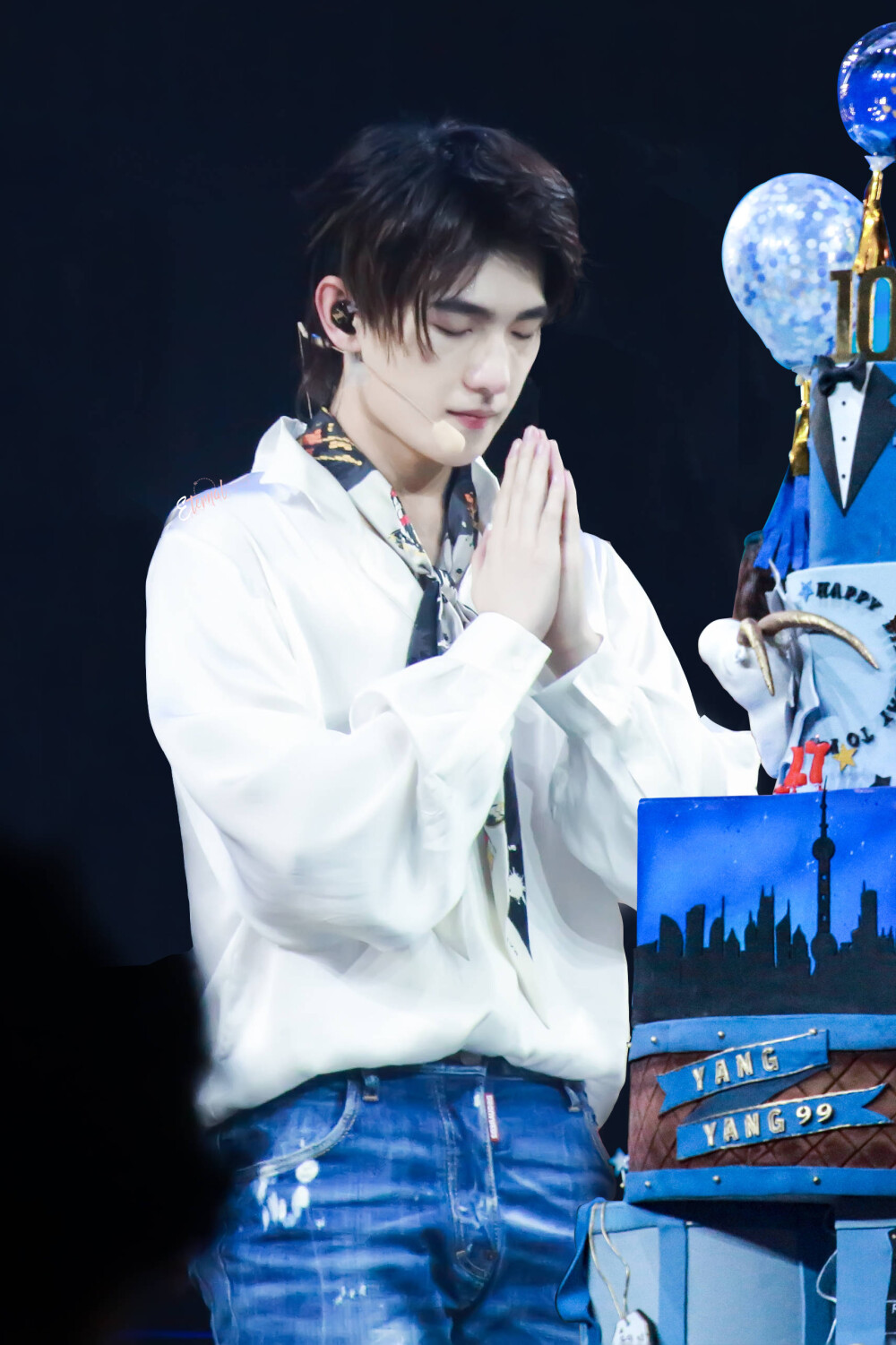 高清杨洋生日会这是什么仙子