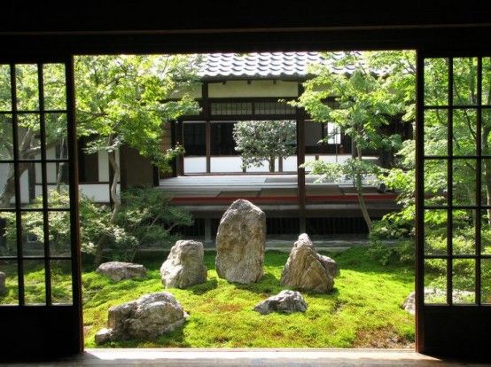 27 Calm Japanese-Inspired Courtyard Ideas 