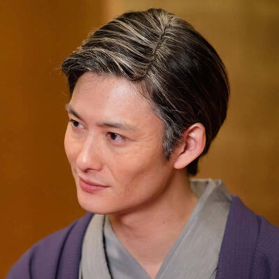 冈田将生主演的『昭和元禄落语心中』真人电视剧定妆照公开卡司八雲：冈田将生与太郎：竜星涼小夏：成海璃子みよ吉：大政絢助六：山崎育三郎主题歌：ゆず「マボロシ」STAFF原作：雲田はるこ「昭和元禄落語心中」脚本…