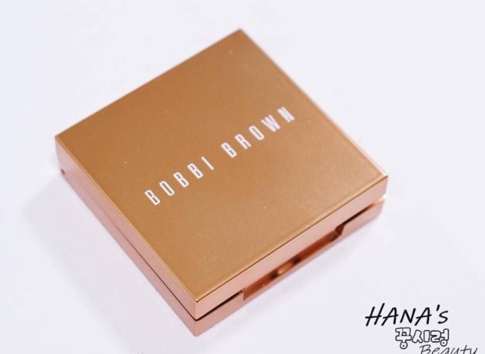 彩妆系列｜BOBBI BROWN Mini Glow Set 芭比布朗全新mini珠光眼部彩妆产品，粉调金棕珠光渐变，颗粒细腻想要省事按顺序直接上眼即可，可深可浅按你的喜好随意搭配，完全hold住日常妆容有显得温柔可人，同色调粉色珠光眼影笔为慕斯质地，作为过渡色再好不过了，不要小看它，这可是位打辅助的王者呦！