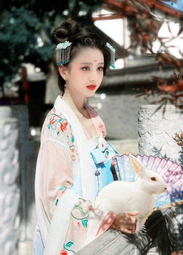 背景图 方块图 壁纸 女生头像 小清新 唯美 霸气 古风 句子 文艺 意境 网络女头 台词 GIF 动图