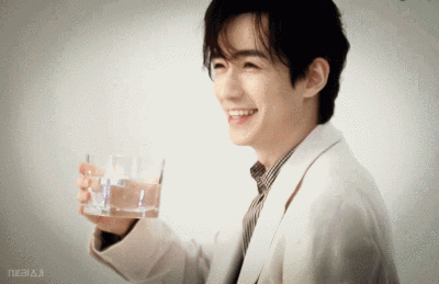 朱一龙
居老师的神颜