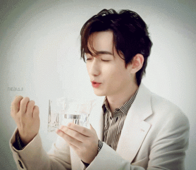 朱一龙
居老师的神颜