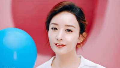赵丽颖♡代言水密码
cr.@扇子要开花儿