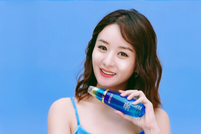 赵丽颖♡代言水密码
cr.@扇子要开花儿