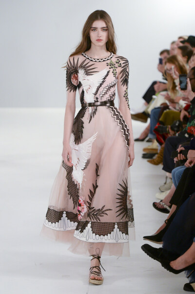 Temperley London（坦波丽·伦敦）2019春夏高级成衣发布秀