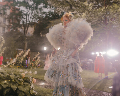 Emma Craft拍摄的Rodarte 2019春夏发布会的后台照