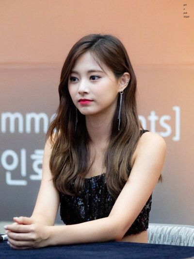 周子瑜 쯔위 Tzuyu
TWICE成员