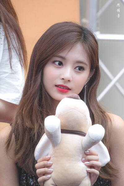 周子瑜 쯔위 Tzuyu
TWICE成员