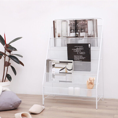 惬意的时光，怎么少得了杂志，你家的杂志都放在哪里呢？
随手就能拿到杂志，传统的报架过时了？No No No, 现在流行复古，所以报架早就回归时尚潮流了哦！或者，在茶几旁，摆放上一个小的收纳篮、收纳架，吃零食、…