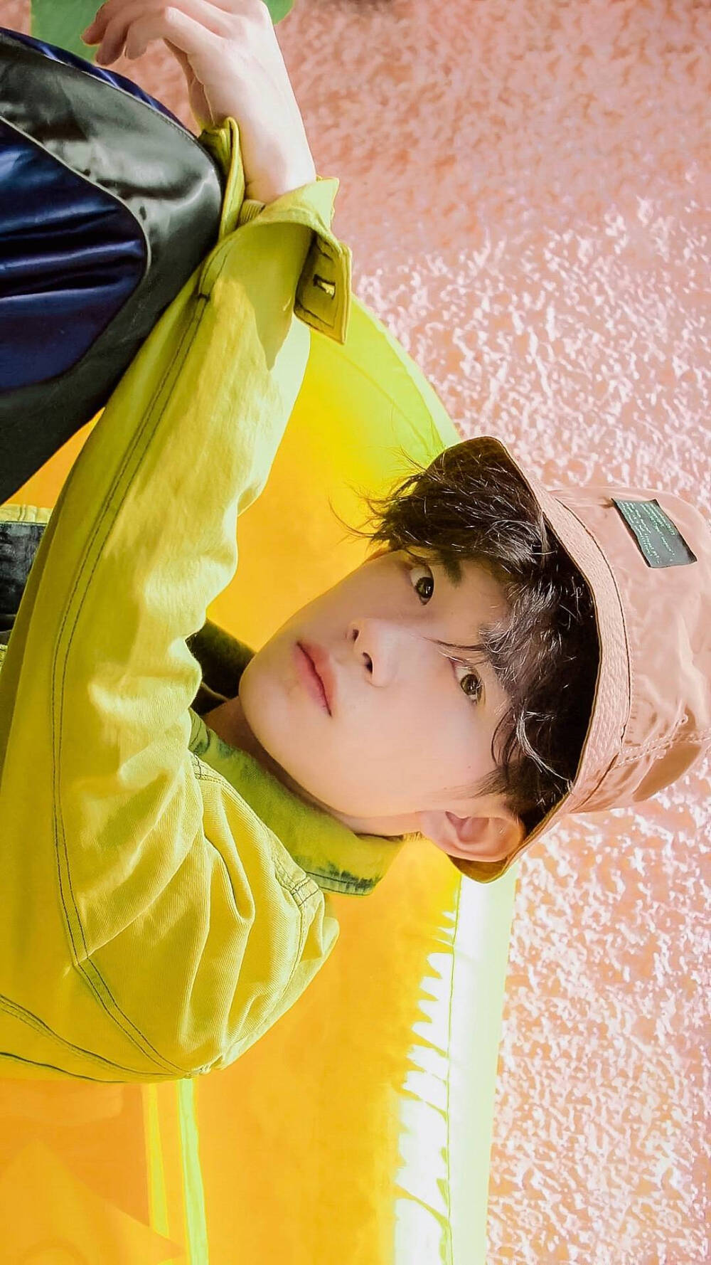 易烊千玺tfboys红秀杂志拍摄高清帅气