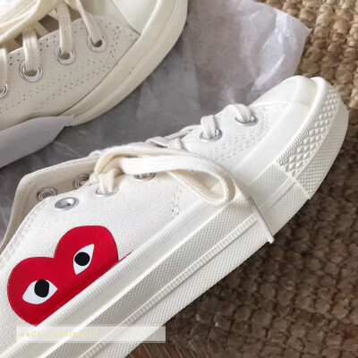 Converse X Play匡威与川久保龄合作款帐布鞋，鞋子是帆布面，手感比普通匡威的帆布鞋厚一点点，图案印制也不含糊，清晰饱满，最关键是可以增高，这款跟普通的帆布鞋底不同,运用了加厚的避震鞋垫，加.上vibram防滑鞋…