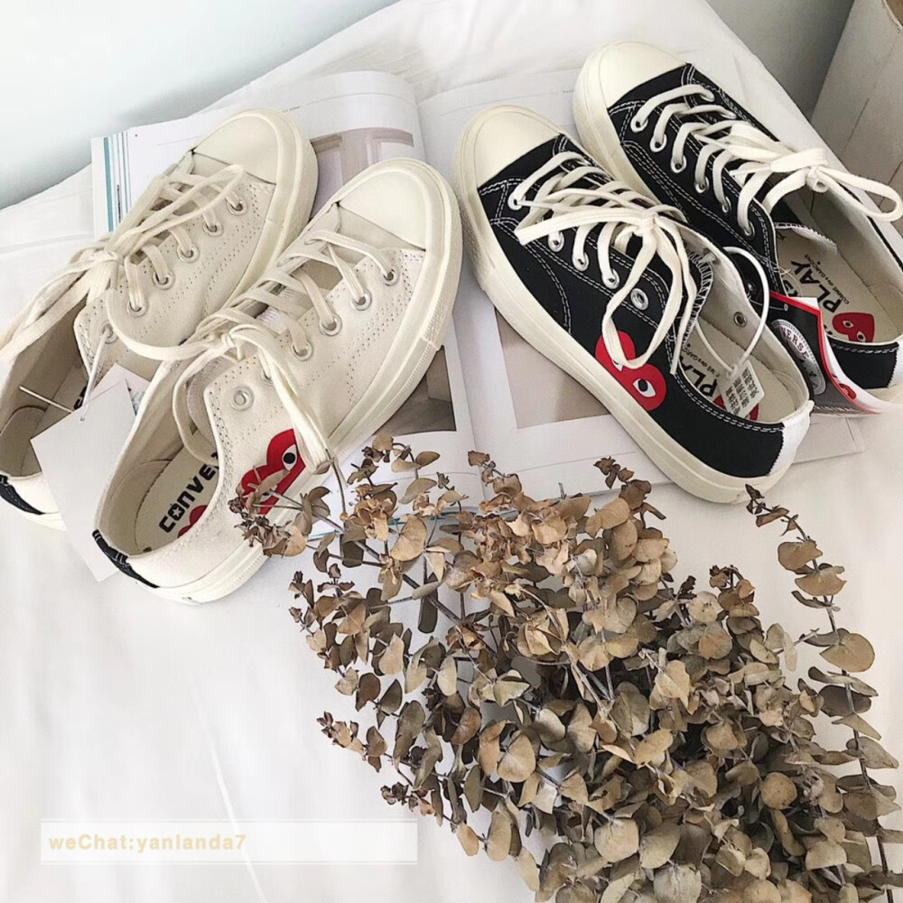 Converse X Play匡威与川久保龄合作款帐布鞋，鞋子是帆布面，手感比普通匡威的帆布鞋厚一点点，图案印制也不含糊，清晰饱满，最关键是可以增高，这款跟普通的帆布鞋底不同,运用了加厚的避震鞋垫，加.上vibram防滑鞋底,走多久的路都不累!轻松自如! 整体造工非常精致，