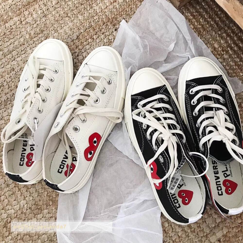 Converse X Play匡威与川久保龄合作款帐布鞋，鞋子是帆布面，手感比普通匡威的帆布鞋厚一点点，图案印制也不含糊，清晰饱满，最关键是可以增高，这款跟普通的帆布鞋底不同,运用了加厚的避震鞋垫，加.上vibram防滑鞋底,走多久的路都不累!轻松自如! 整体造工非常精致，