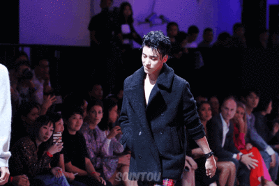 一秒变脸
cr:logo
