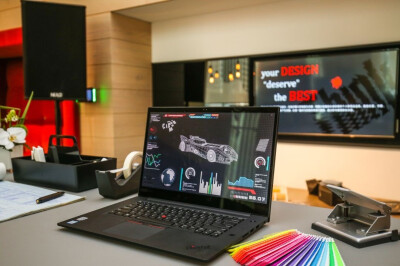 ThinkPad X1新品正式发布，定名“隐士”！集高性能与轻薄便携于一身，设计师的创造力终于不再受时间、空间限制！有了ThinkPad X1隐士和P1隐士，以后我们相约去咖啡馆做设计，可好？ ​