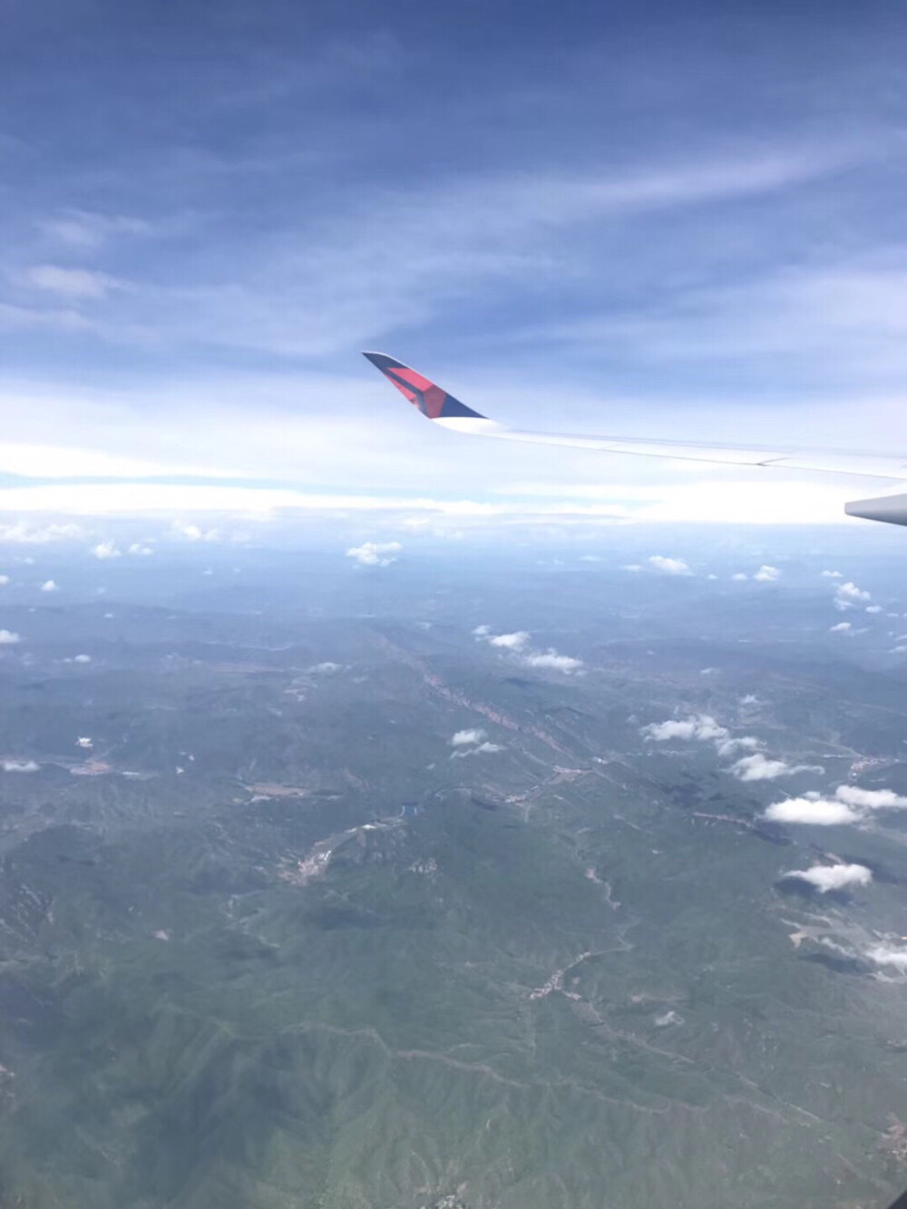 ✈️安全回国✈️
感谢大家的问候，
向大家告个平安，
历经二十四小时，
航班取消又改签，
感谢姐夫来接机。
昨晚终到哈尔滨，