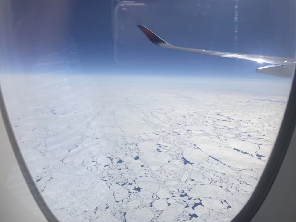 ✈️安全回国✈️
感谢大家的问候，
向大家告个平安，
历经二十四小时，
航班取消又改签，
感谢姐夫来接机。
昨晚终到哈尔滨，