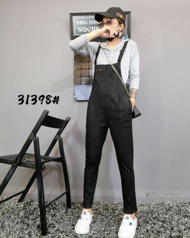 红色字母牛仔背带裤BI