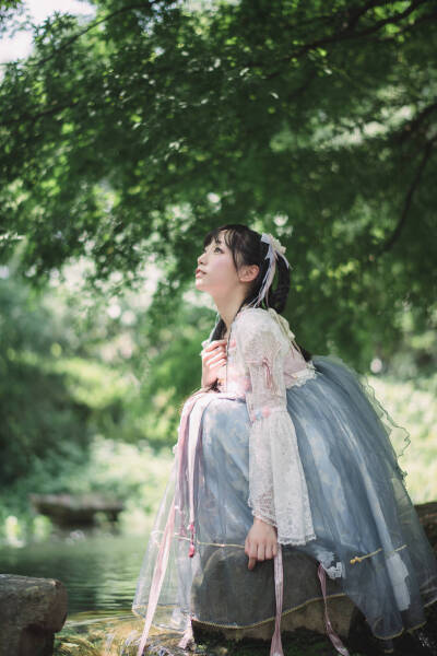 #抓住夏天的尾巴# #lolita# ￼lolita私影
穿着樱茶的仙女带着月兔在茶园下凡了
出镜@Miaomiao馋
摄影:@睿瑶爸爸
裙子:baby樱茶
同行@神隐白想学拍拍拍 