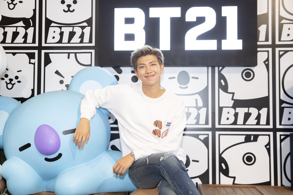 防弹少年团和BT21的故事