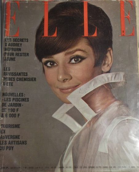 French ELLE, edition of May 1966.
The actress Audrey Hepburn photographed by Duglas Kirkland at the Studio de Boulogne during the filming of “How to Steal a Million”. Paris (France), August 1965.