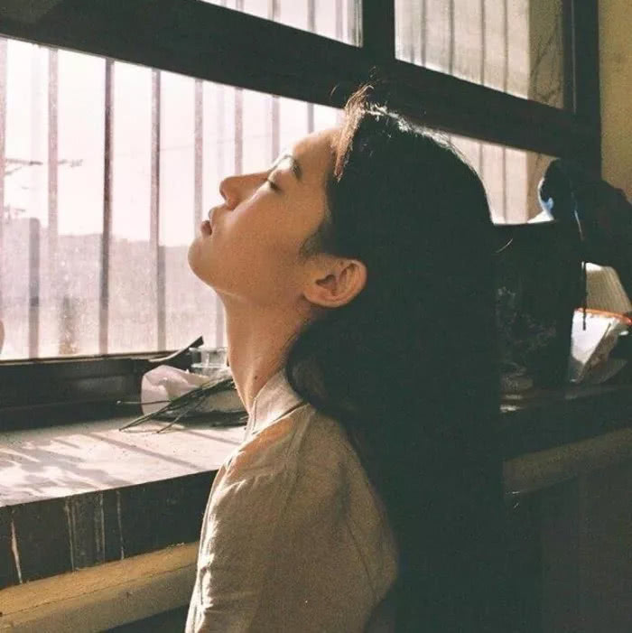 复古风女头
余生 侵删致歉