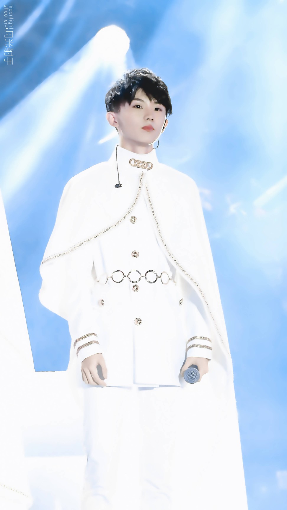 ♡
想陪你烹雪煮茶
   白首天涯
   万家灯火
  月落归家 ​​​