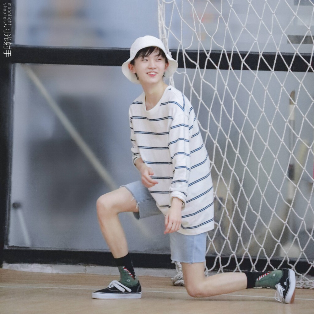 ♡
想陪你烹雪煮茶
   白首天涯
   万家灯火
  月落归家 ​​​