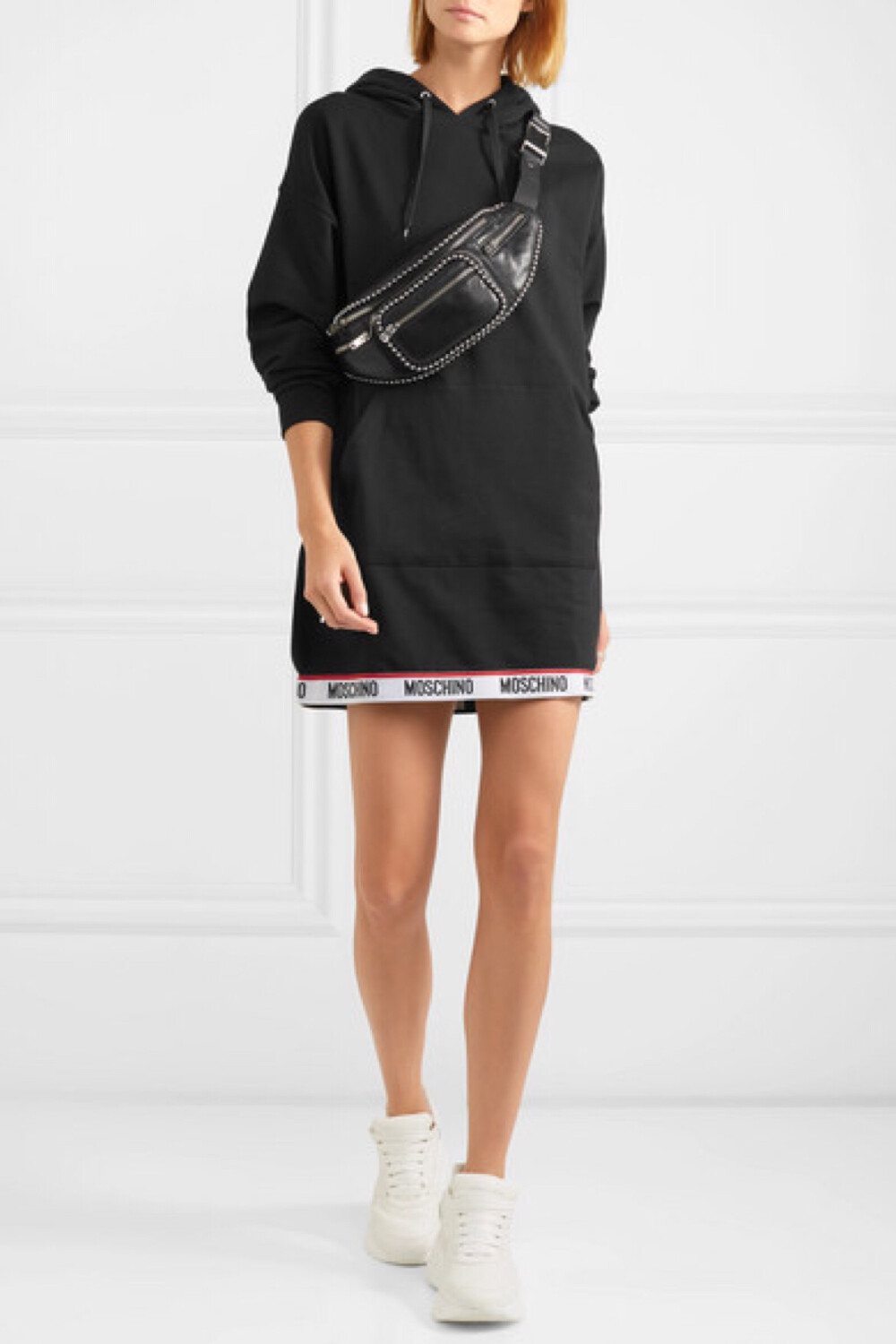 moschino 这款带兜帽迷你连衣裙是周末居家休闲的舒适之选,也适合打造