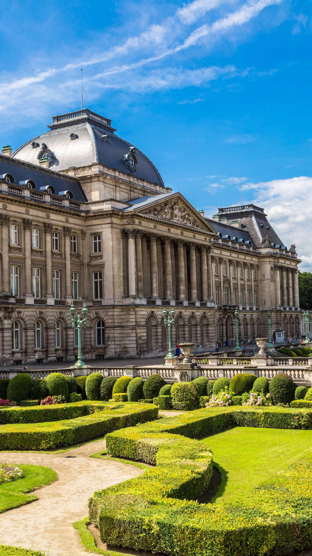 布鲁塞尔皇宫，比利时最雄伟的建筑，大理石的建筑上布满了浮雕，气势宏伟，十分壮观。©壹刻传媒