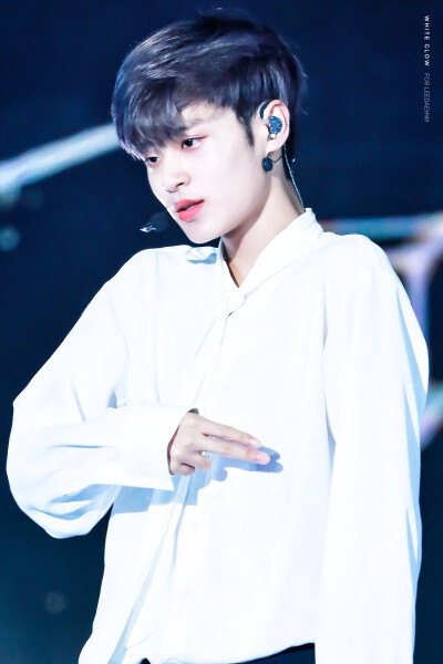 李大辉
cr. WHITE GLOW