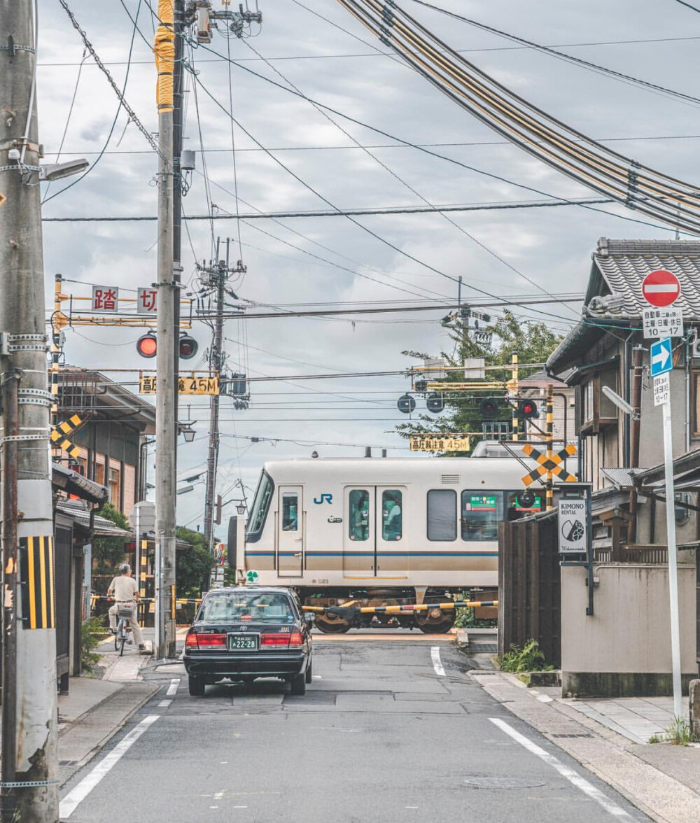 京都的街道轻柔、惬意、有抚慰人心的治愈感 ​​​​。 ​