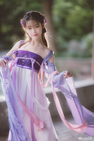 美人如花隔云端